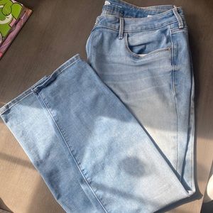 Old navy. Pop icon skinny. New without tags. Unworn. Size 16 short.